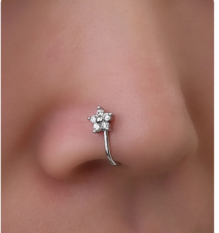 پیرسینگ بینی نقره زنانه طرح گل